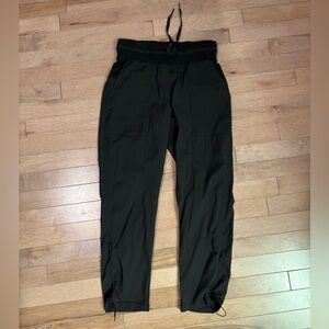 Lululemon Cropped Dance Studio Pants Mid-Rise size 2 in black